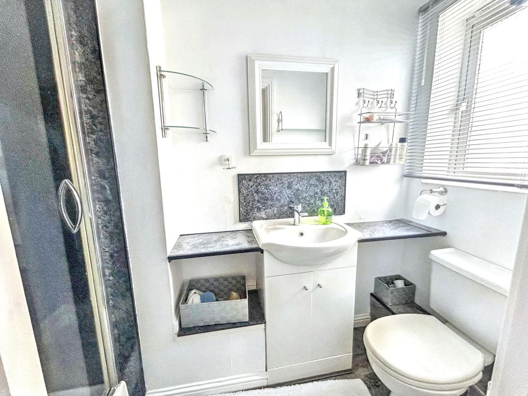 Property image 11 of 21