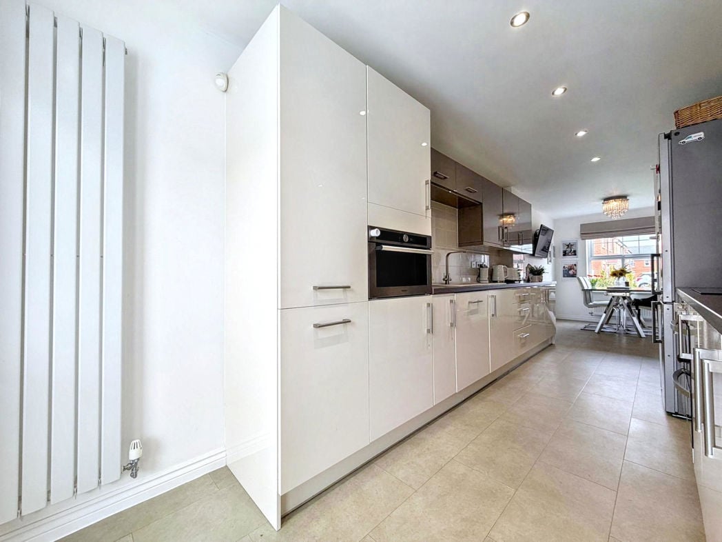 Property image 8 of 32