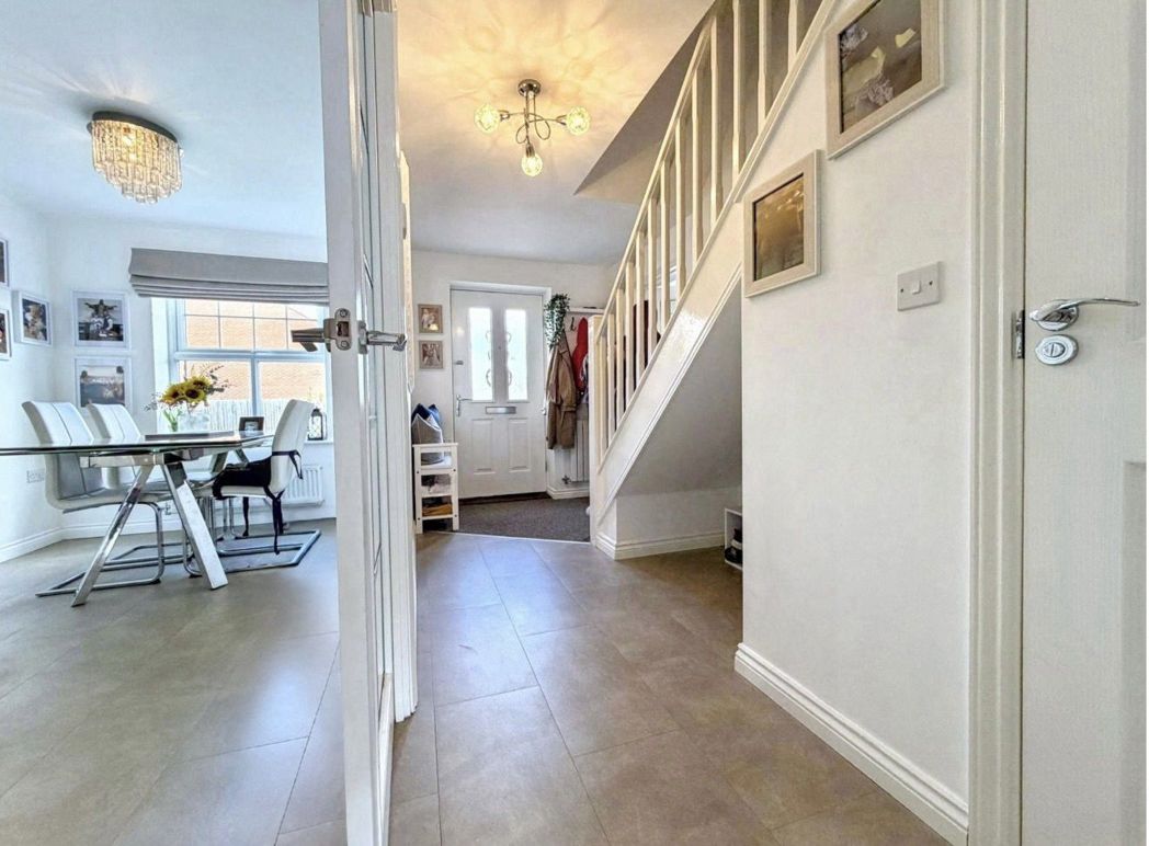 Property image 6 of 32