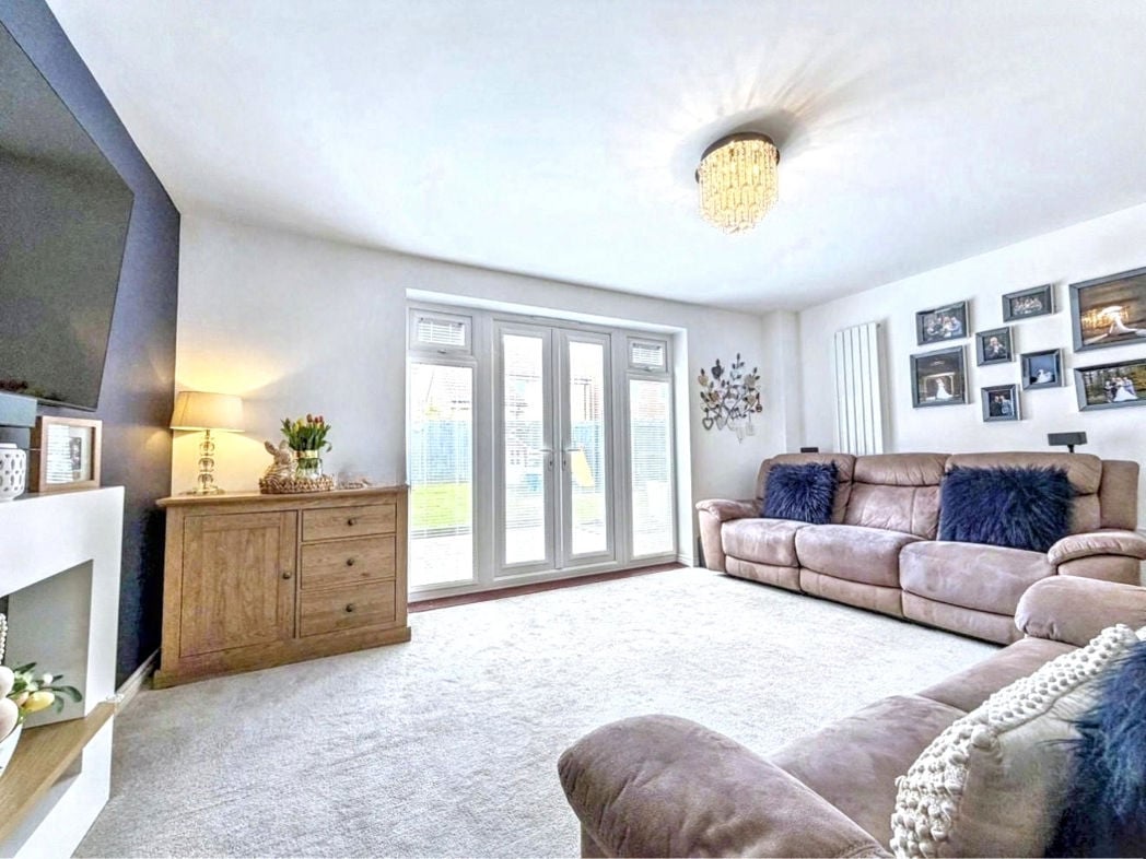 Property image 11 of 32