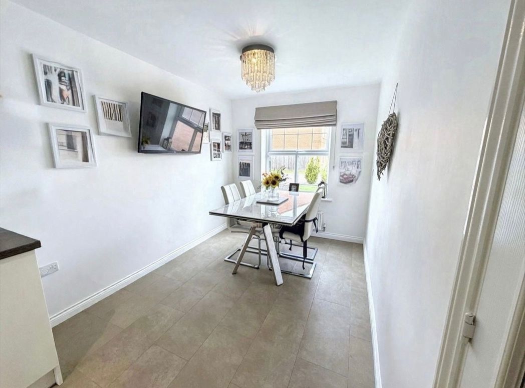 Property image 9 of 32