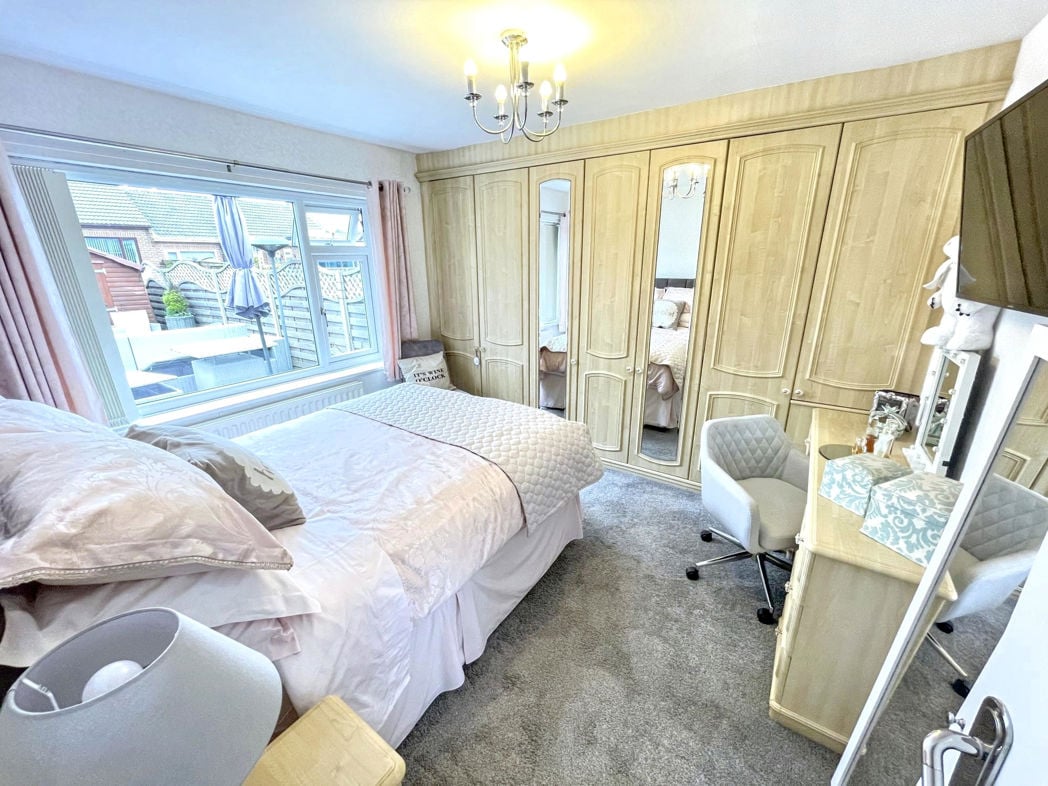 Property image 9 of 12