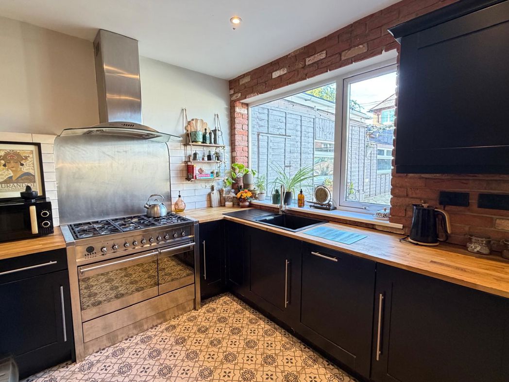 Property image 10 of 32