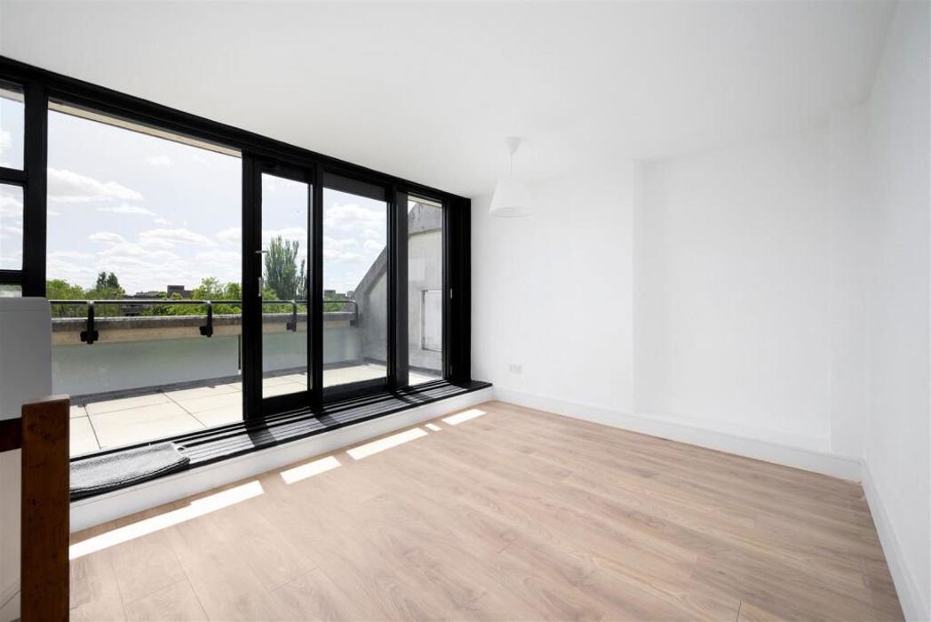 100K, London, Greater London, NW8 0SW