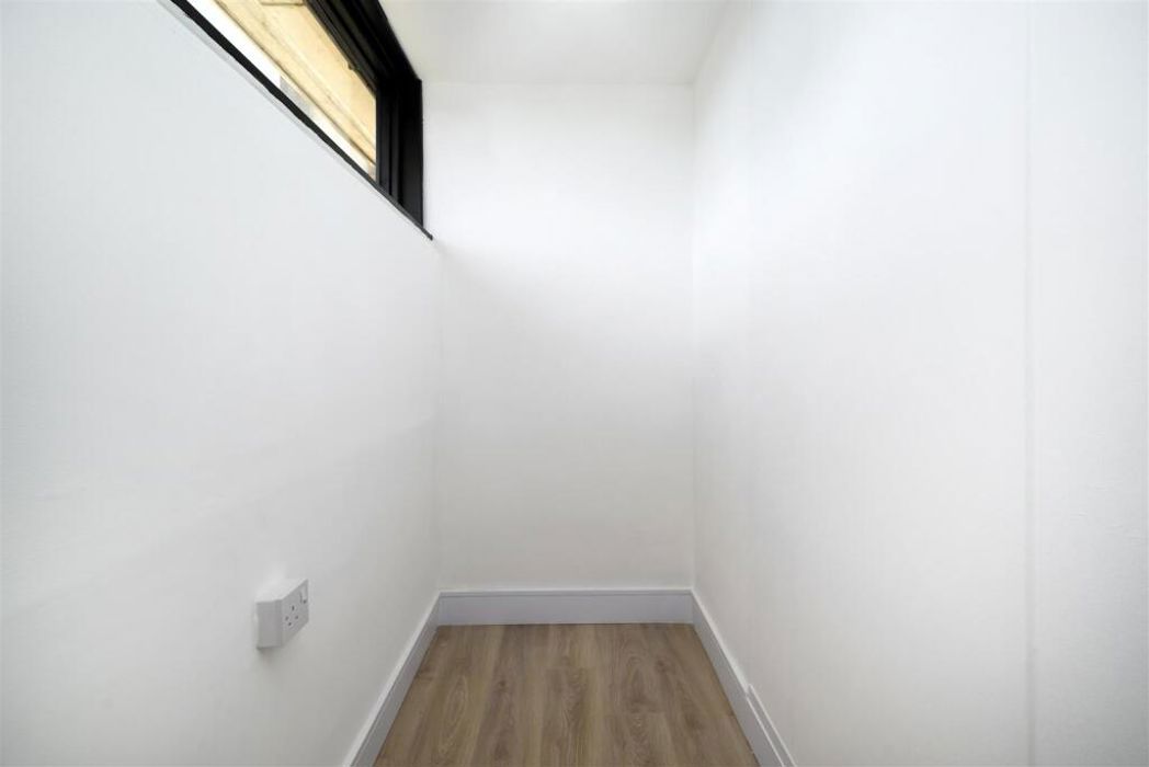 100K, London, Greater London, NW8 0SW