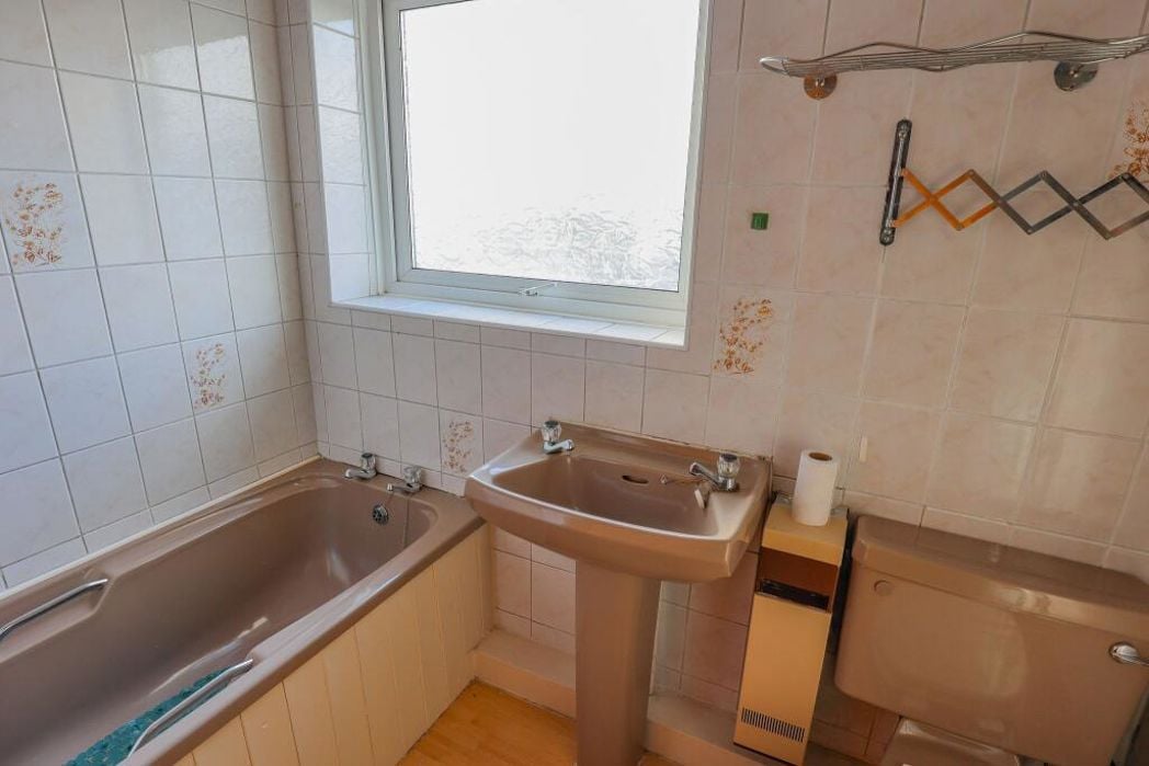 Property image 4 of 11