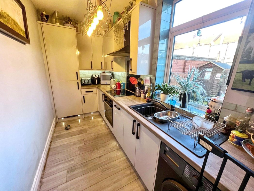 Property image 4 of 11