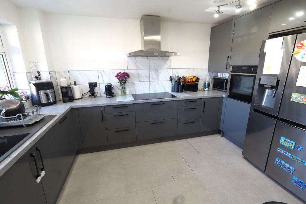 Property image 2 of 13