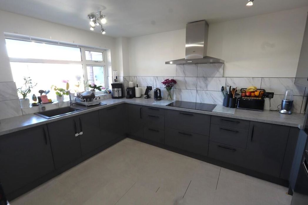 Property image 10 of 13