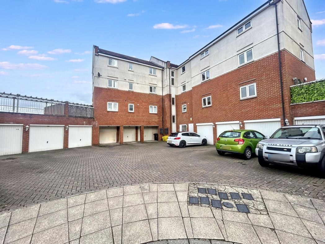 Property image 2 of 16