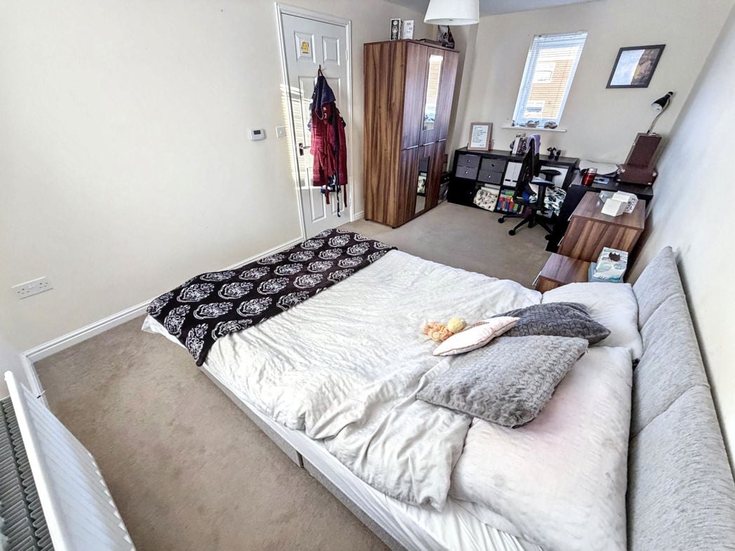Property image 11 of 18