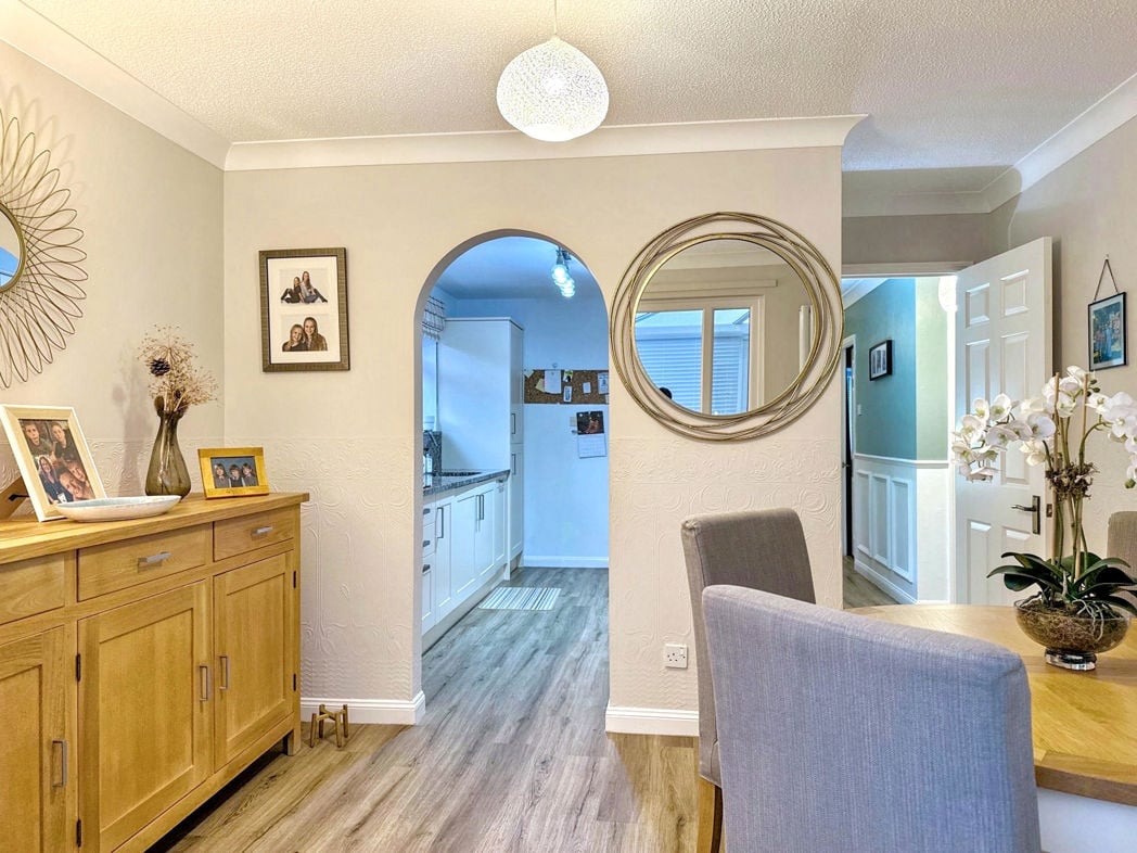 Property image 11 of 37