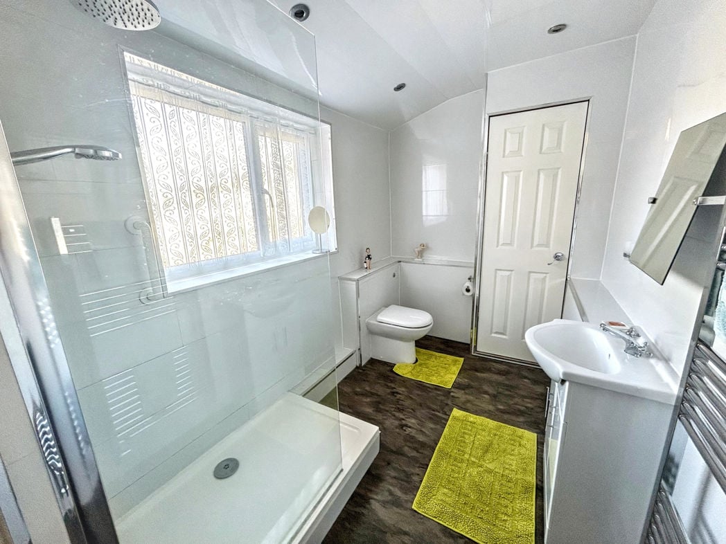 Property image 8 of 13
