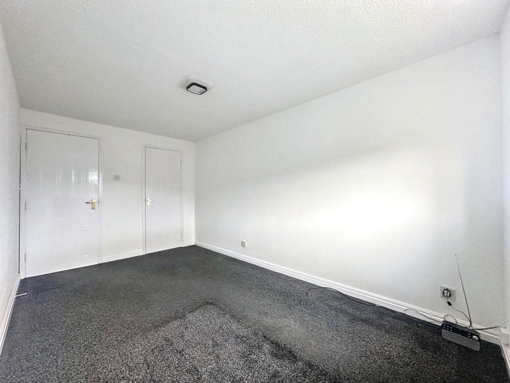 Property image 4 of 11