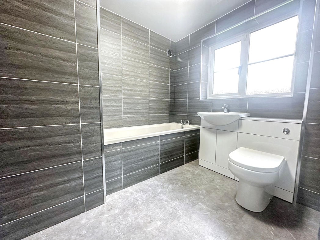 Property image 5 of 11