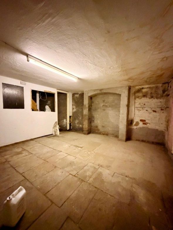 Property image 12 of 23