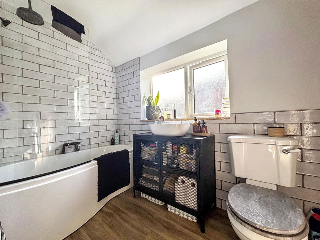 Property image 11 of 14