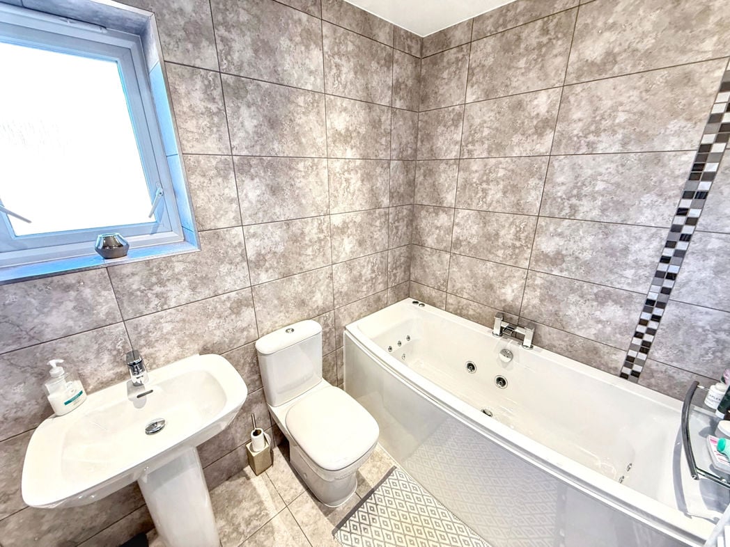 Property image 14 of 18