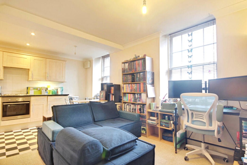 Property image 3 of 8