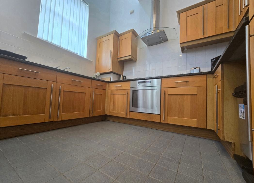 Property image 12 of 28