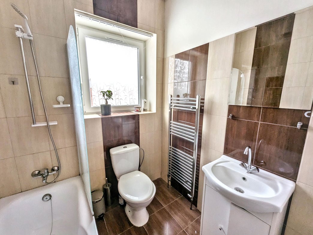 Property image 7 of 8
