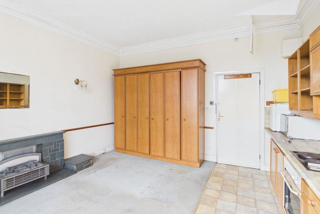 Property image 2 of 10