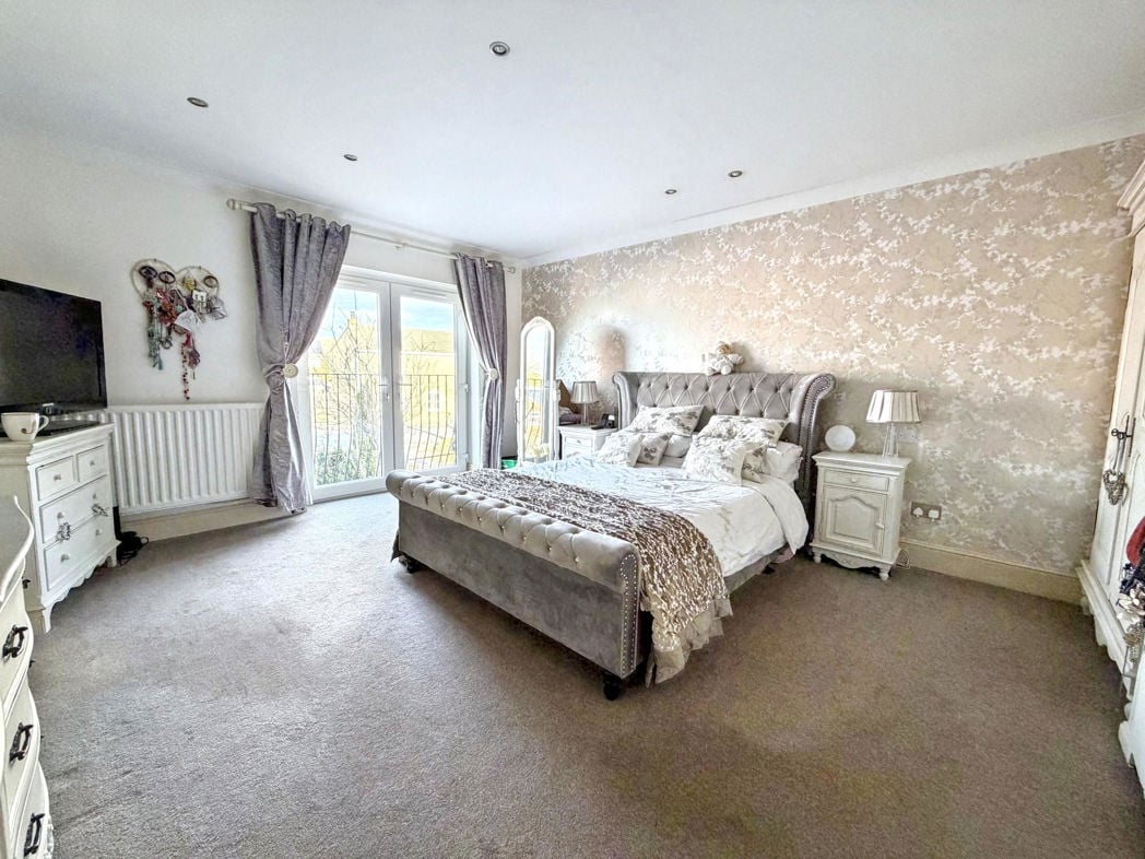 Property image 10 of 25