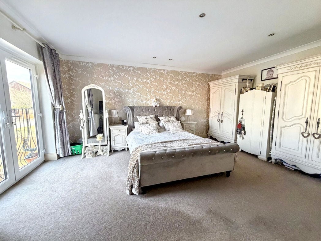 Property image 11 of 25