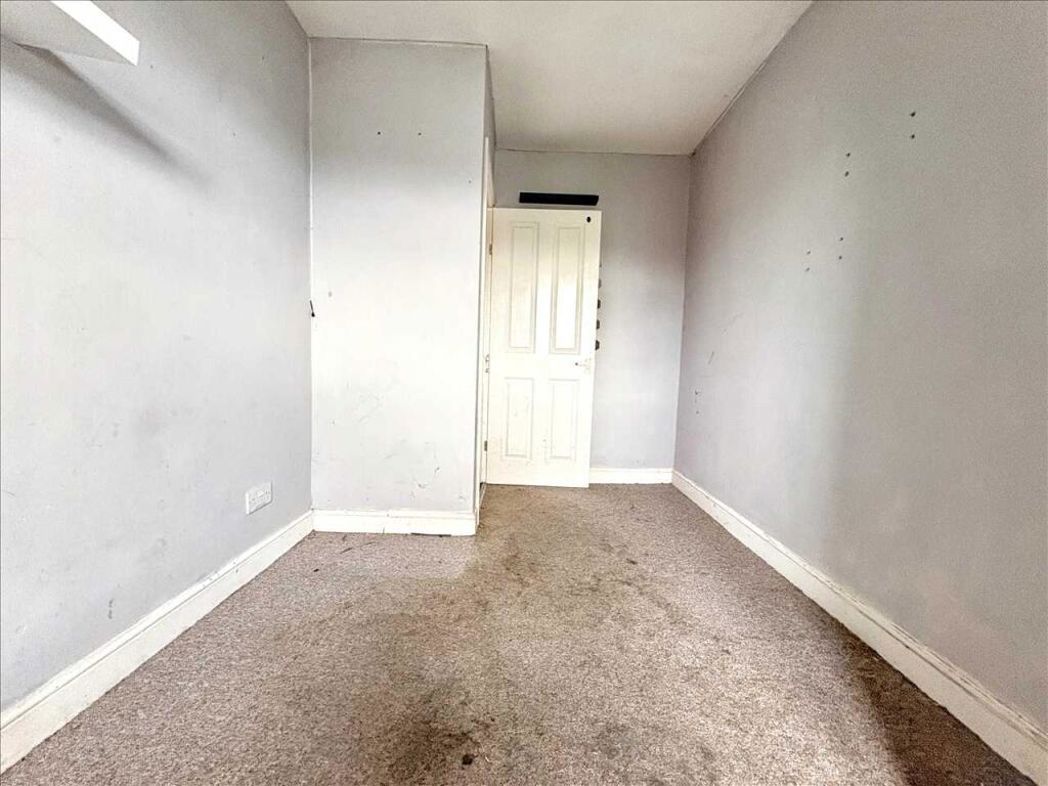Property image 11 of 18