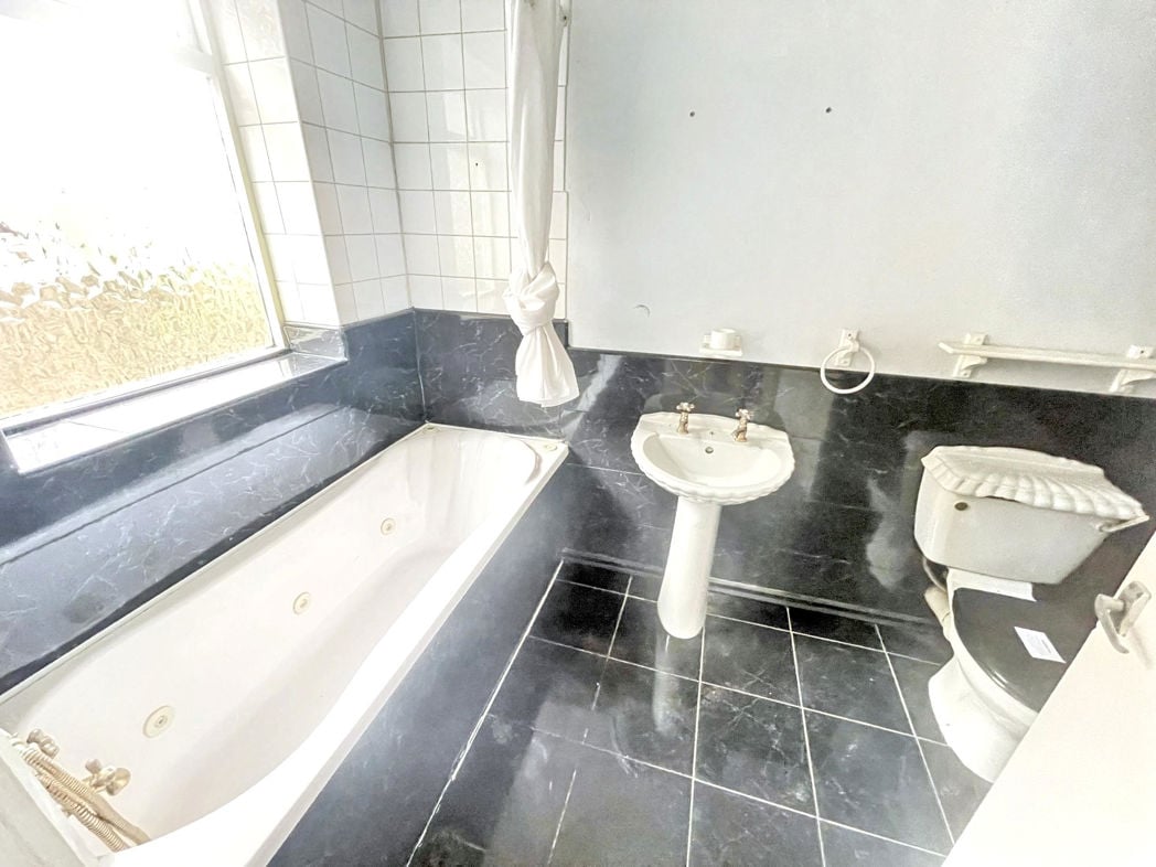 Property image 4 of 5