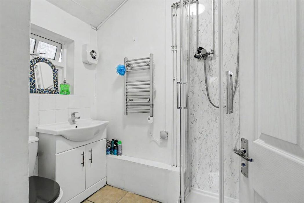 Property image 6 of 17