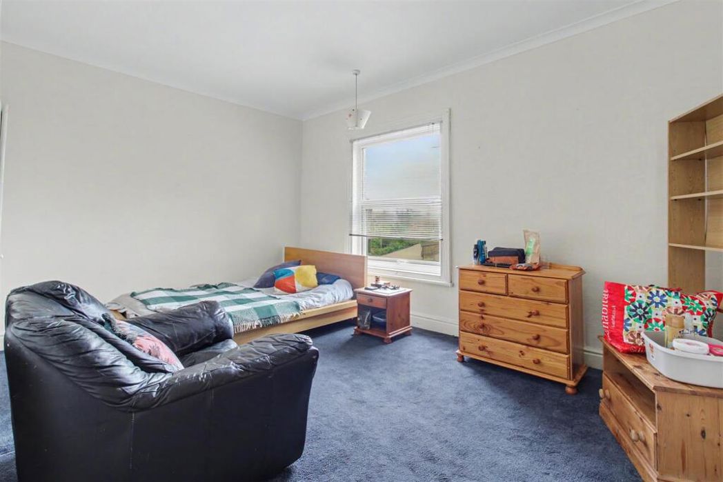 Property image 7 of 17