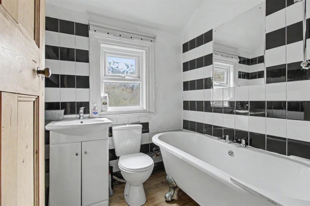 Property image 11 of 17