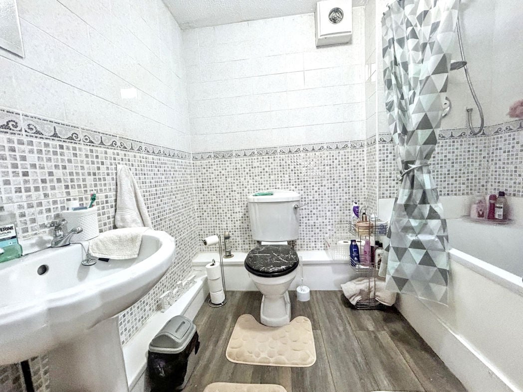 Property image 5 of 8