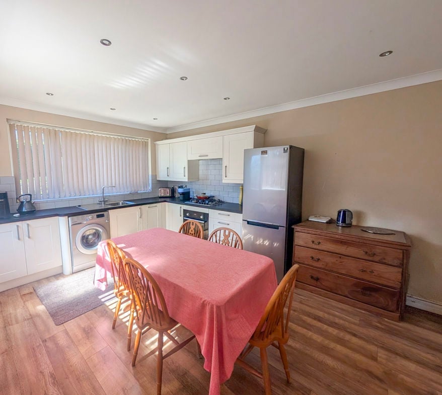 Property image 5 of 11