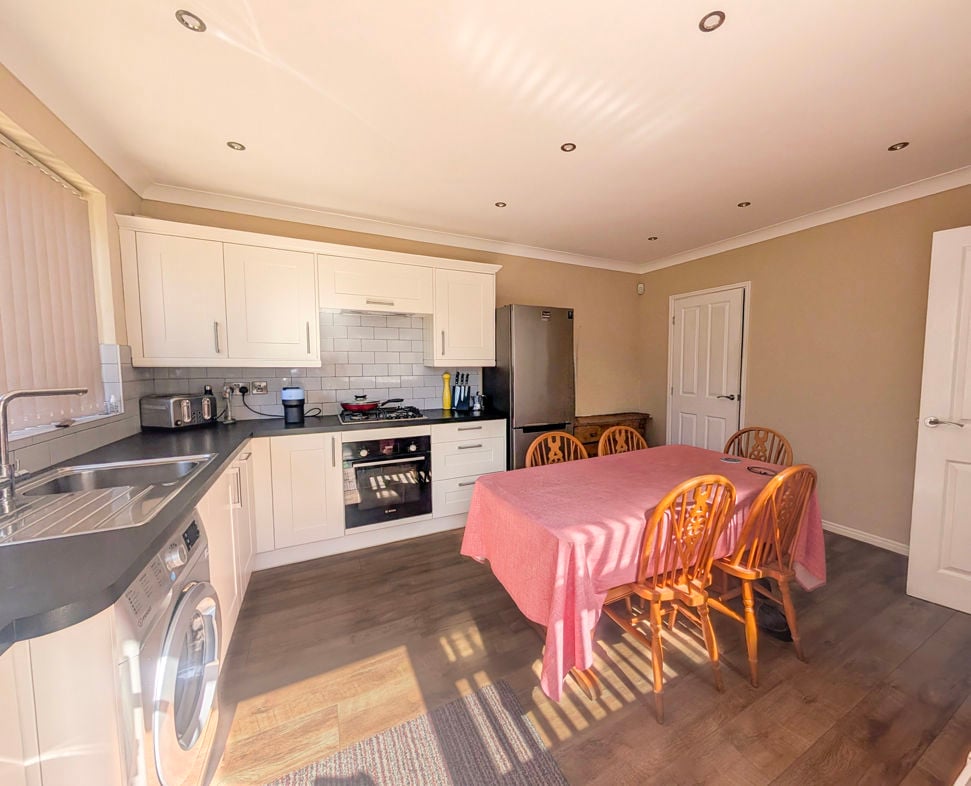 Property image 6 of 11