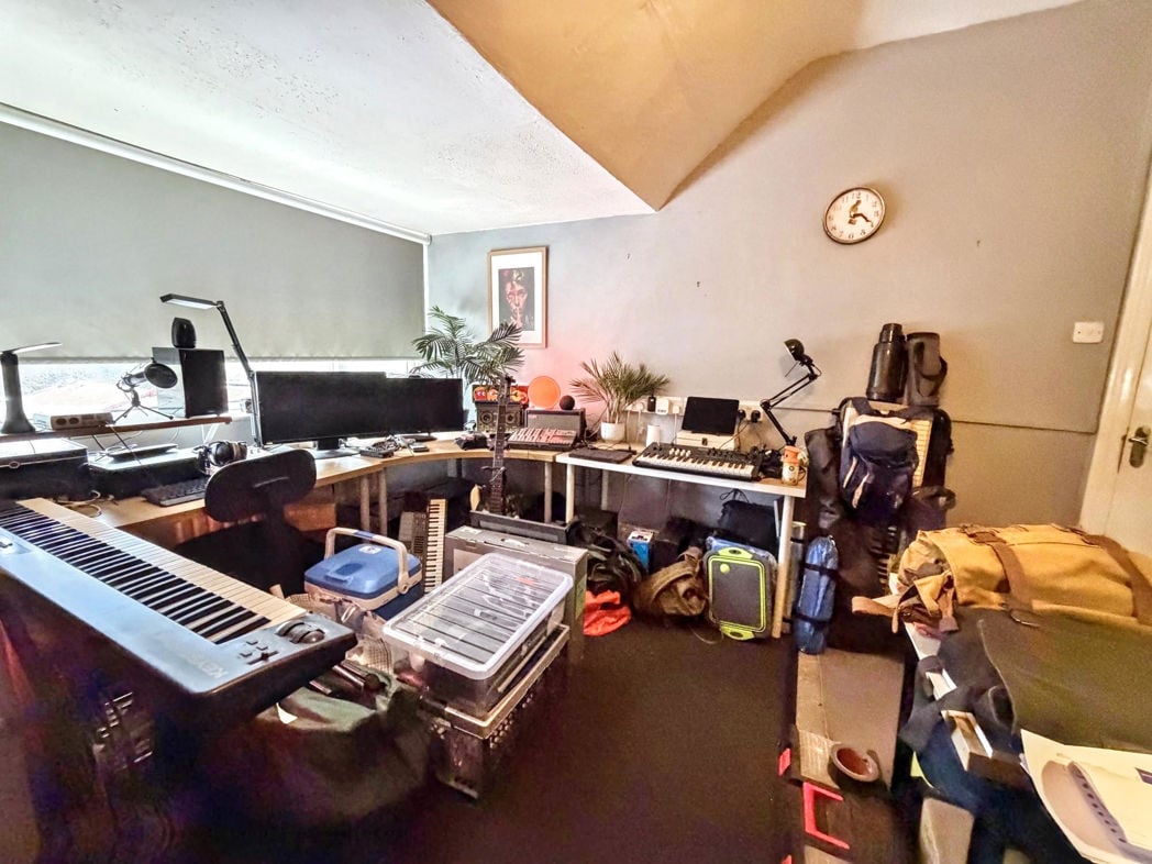 Property image 14 of 17