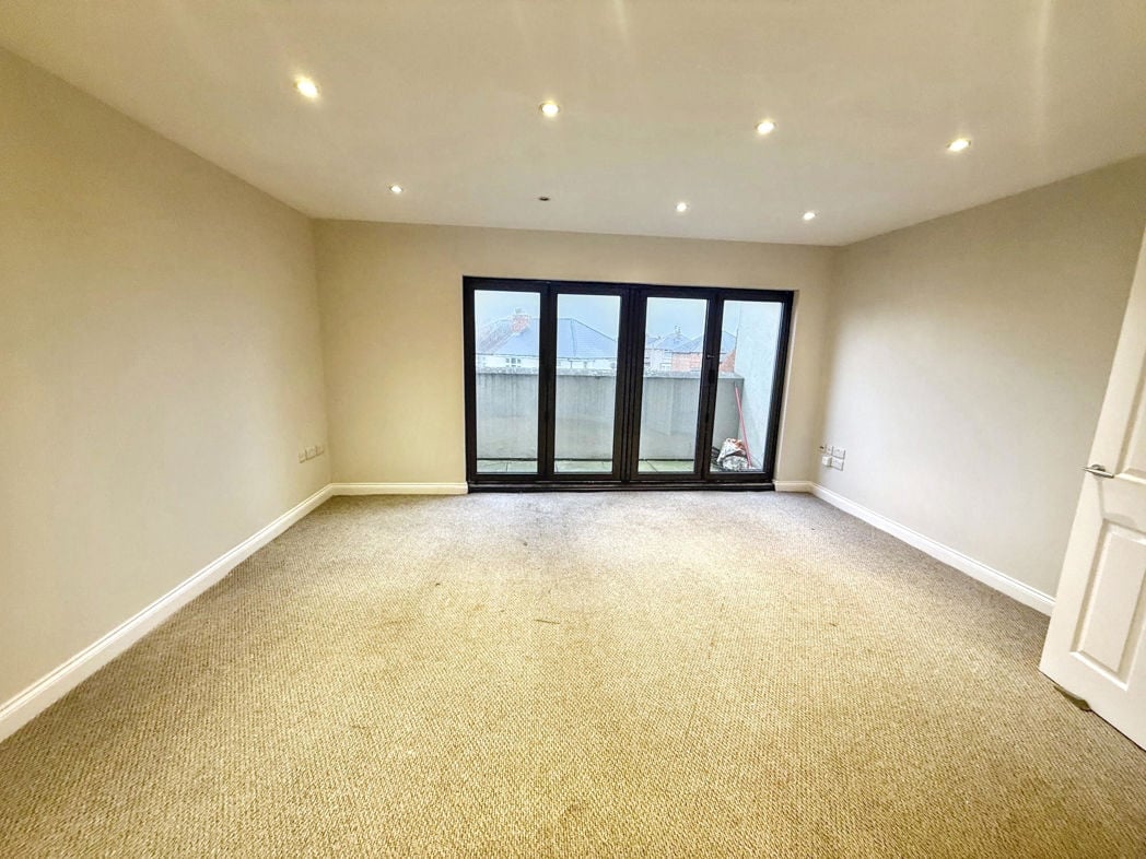 Property image 4 of 11