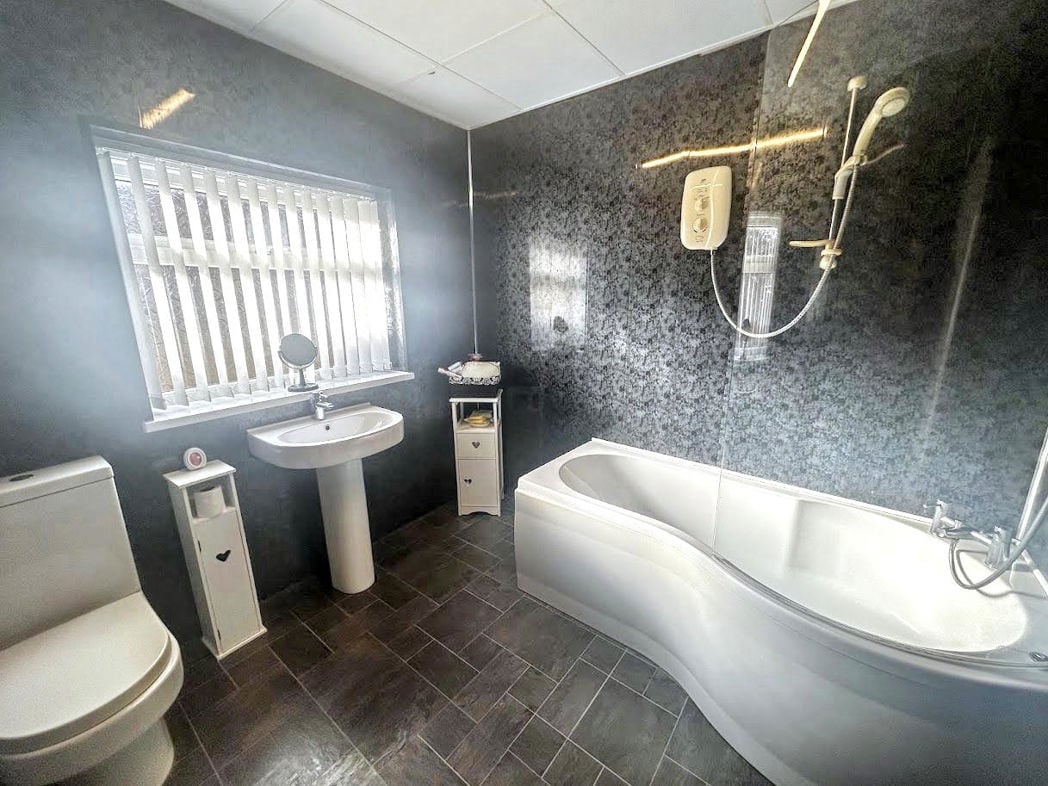 Property image 11 of 12