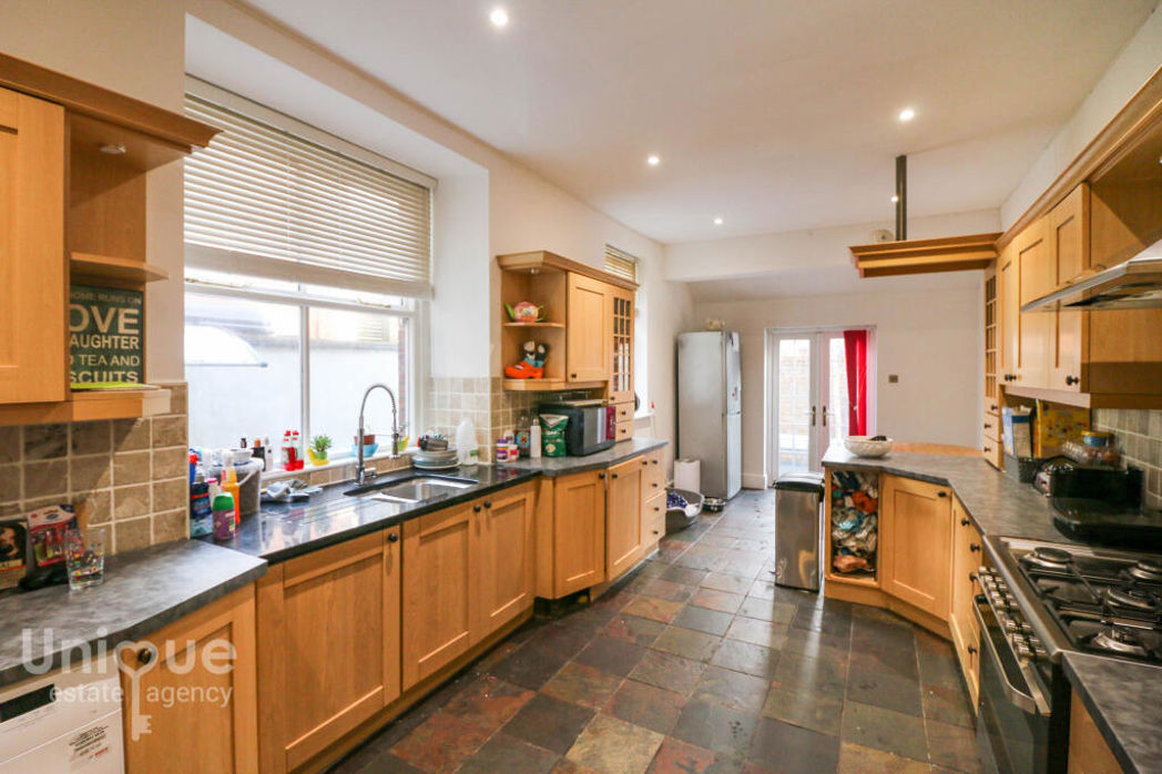 Property image 10 of 26