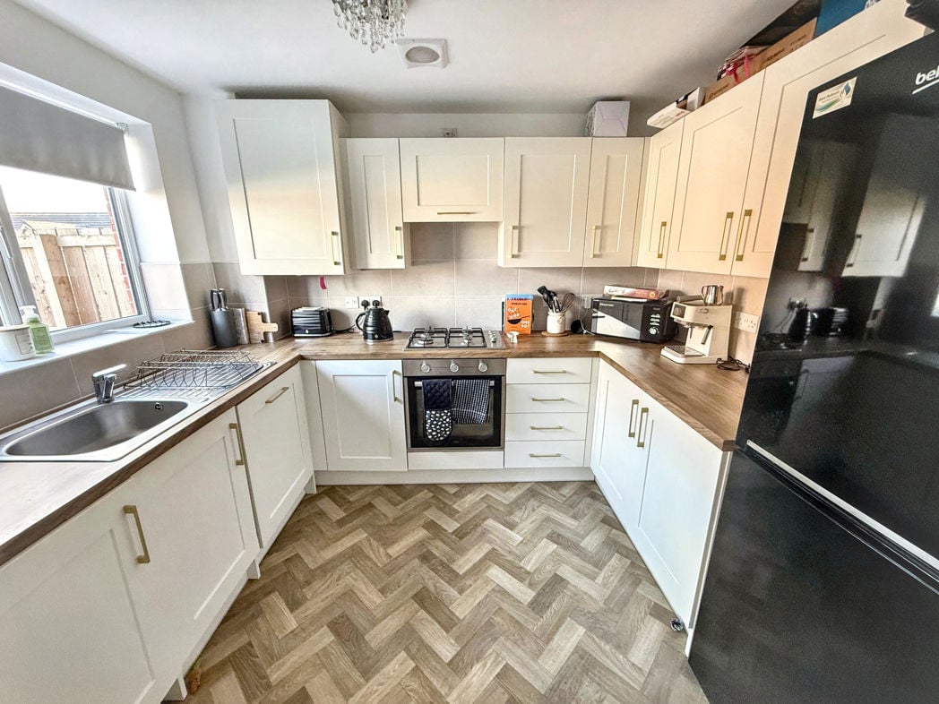 Property image 4 of 11