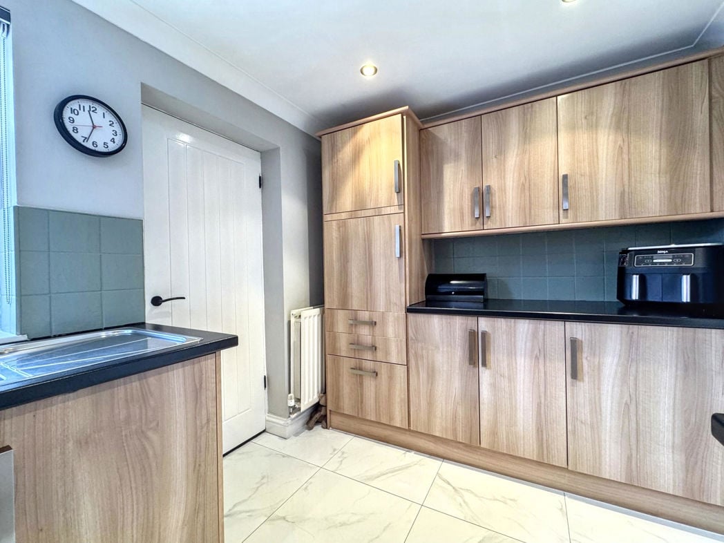 Property image 12 of 28