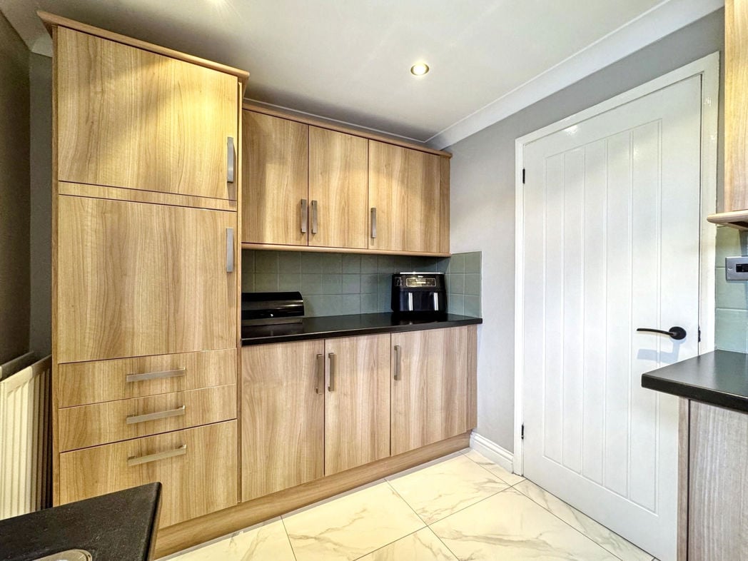 Property image 11 of 28