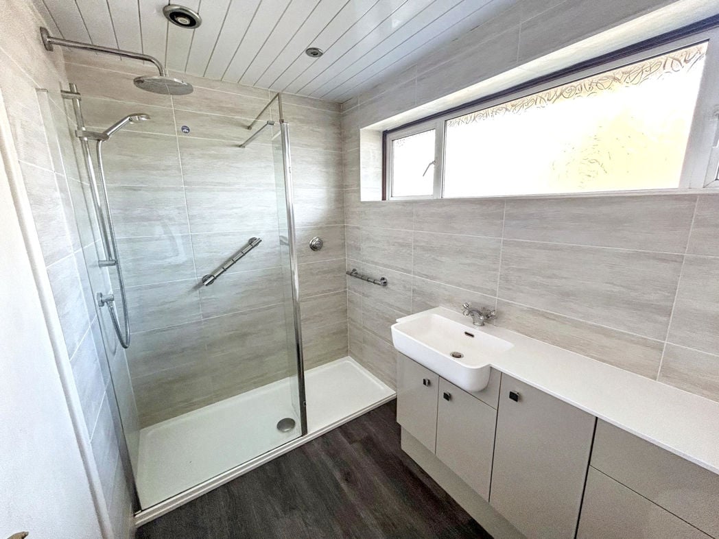 Property image 2 of 16