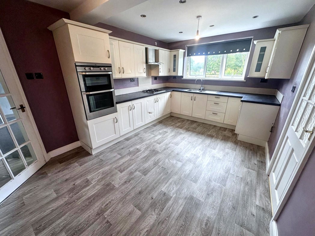 Property image 3 of 11