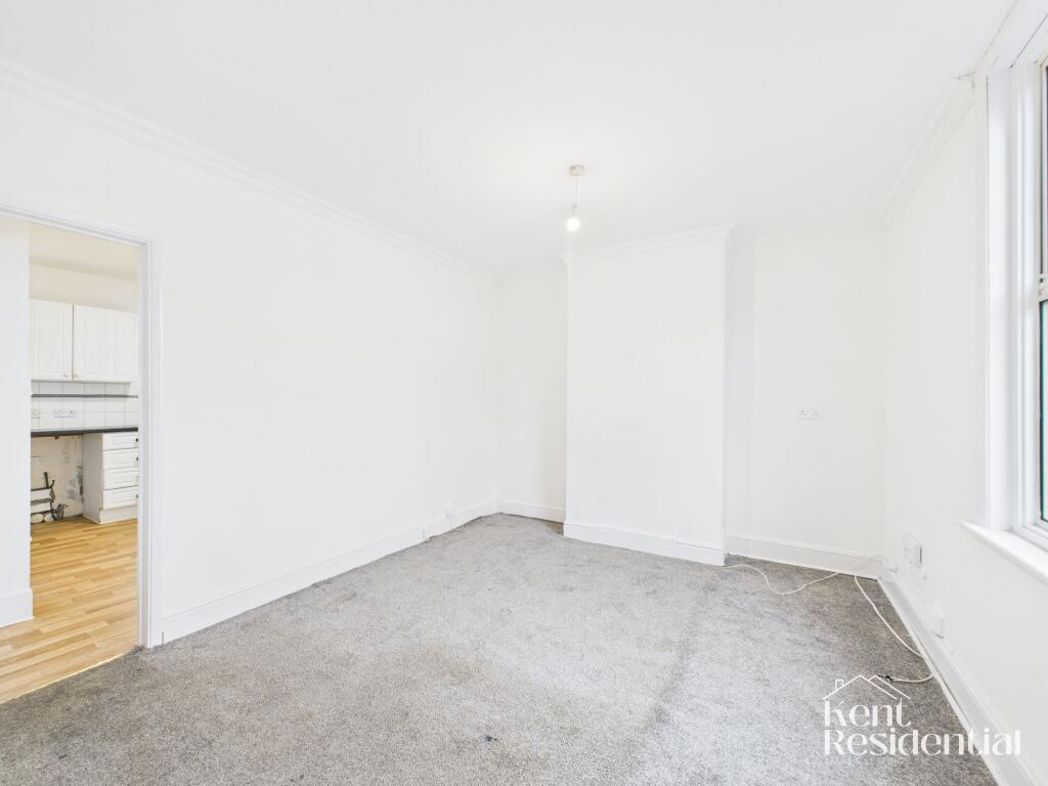 Property image 2 of 9