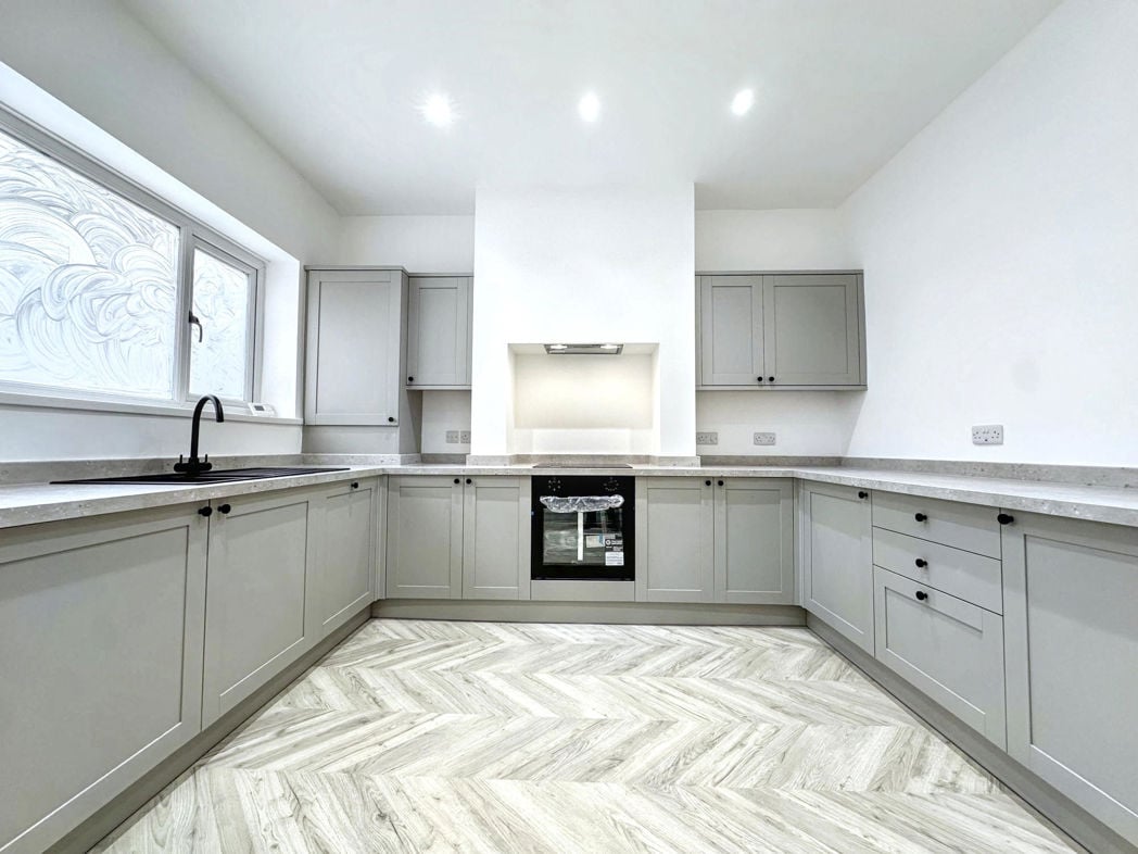 Property image 8 of 22