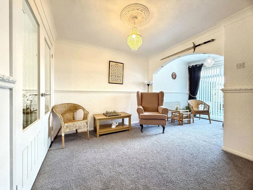 Property image 11 of 27