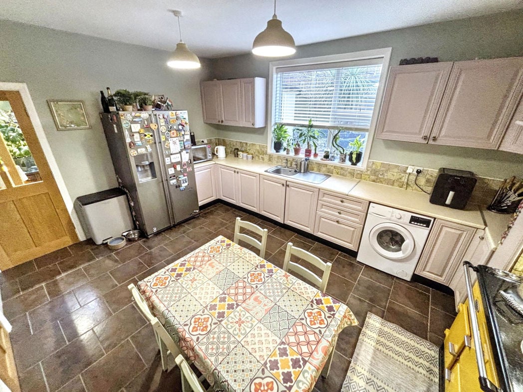 Property image 6 of 19
