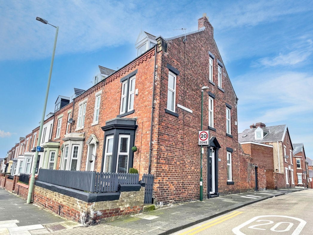 Property image 2 of 19